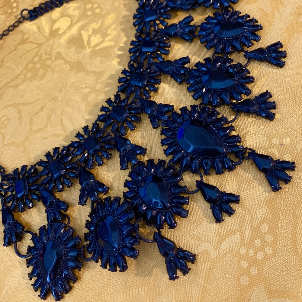 Black flower necklace